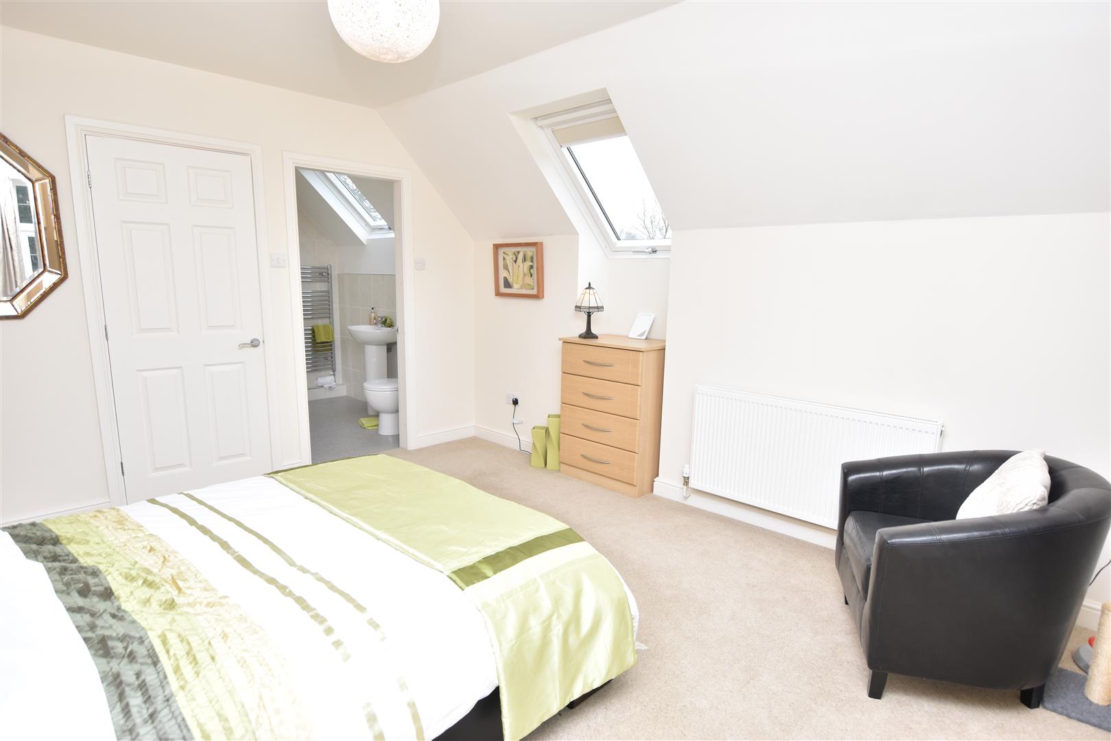 BEDROOM 2